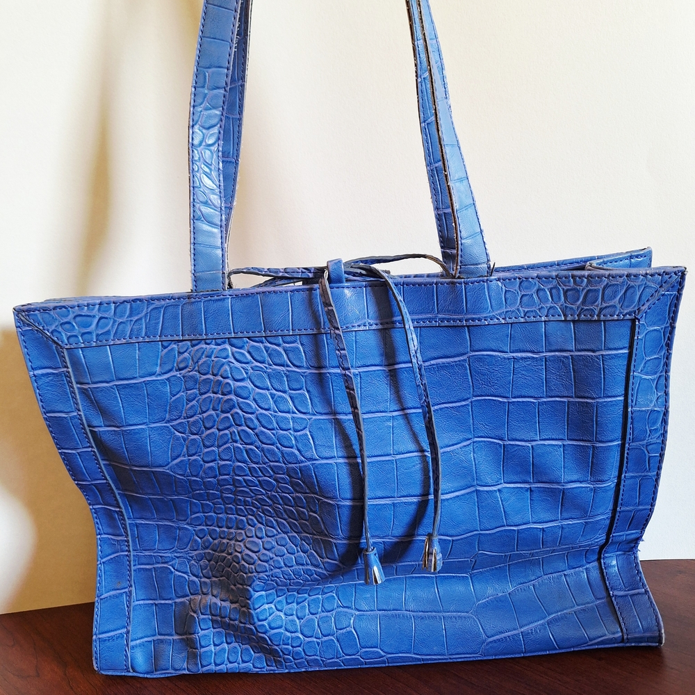 LIZ CLAIBORNE Blue Lavender Crocodile-Embossed Tote Bag Purse Great Condition